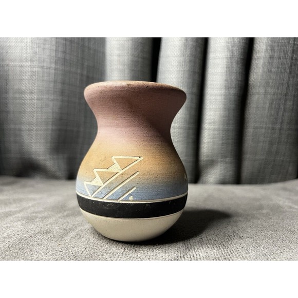 VTG Sioux Pottery Native American Vase Planter Signed 4” Indiana Pastel Colors - Picture 10 of 11
